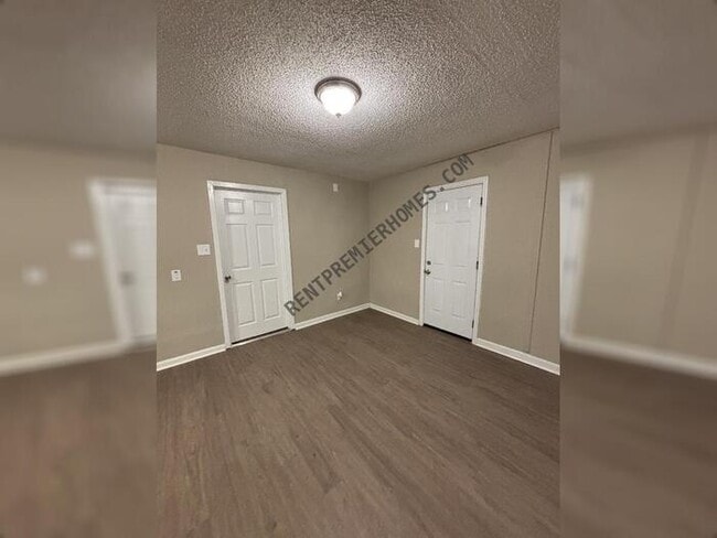 Building Photo - 607 S Jackson St