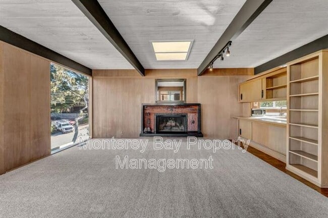 Building Photo - 635 Grace St