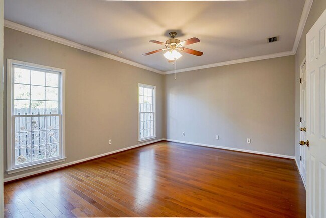 Building Photo - Vestavia Hills - cute and ready to move in NOW!