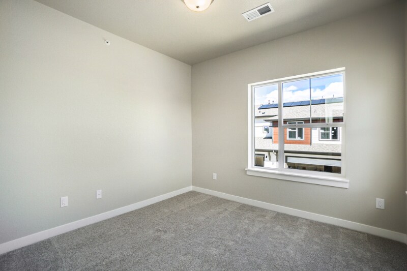 Building Photo - 832 Schlagel St