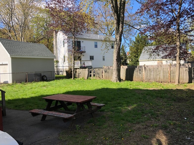 Building Photo - 31 Walter St