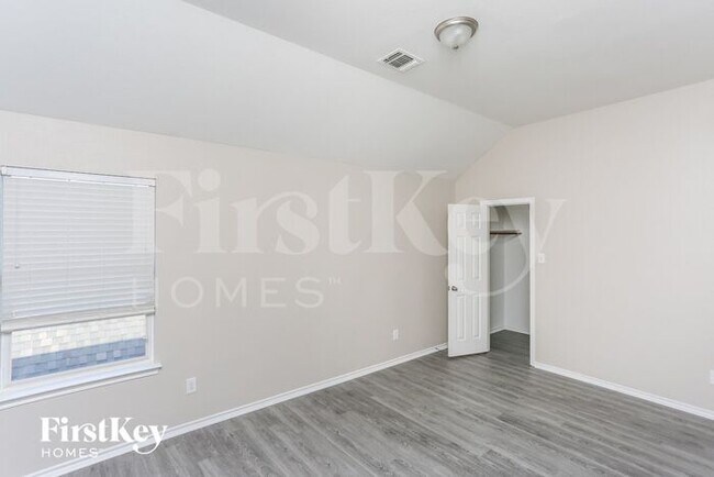 Building Photo - 5620 Old Orchard Dr