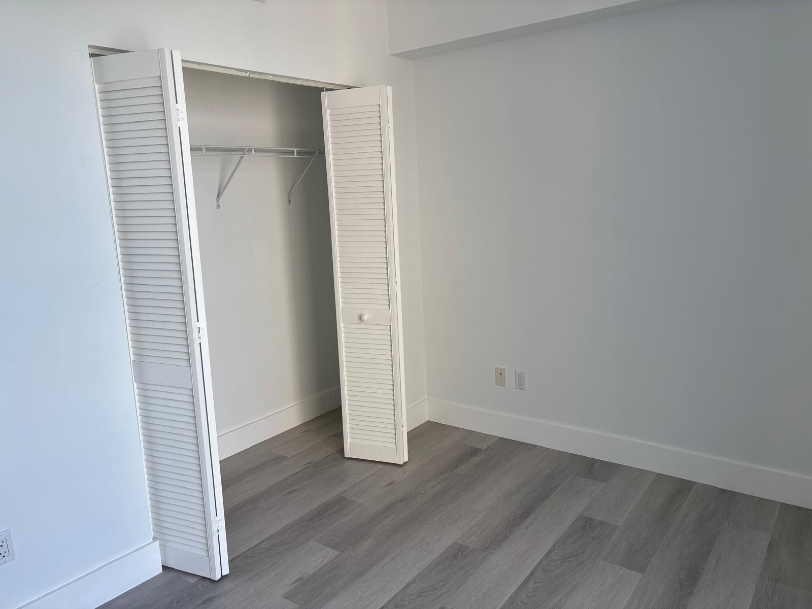 Building Photo - 950 Brickell Bay Dr