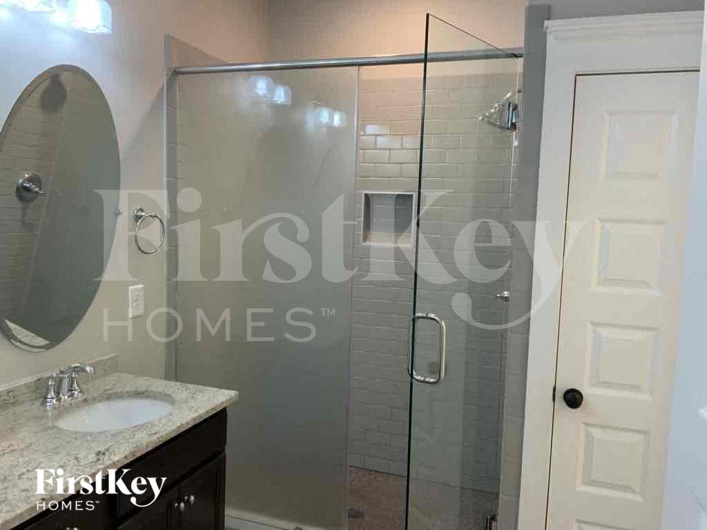 Building Photo - 3330 Sawyer Dr