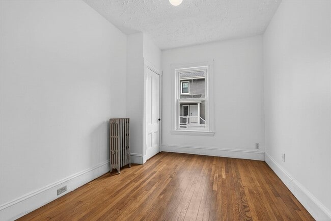 Building Photo - 168 Elliot St