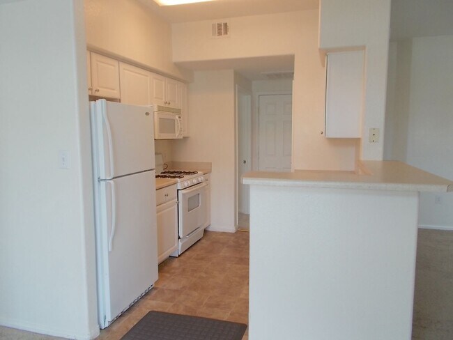 Building Photo - Precious Gem at Sedona on the Blvd!