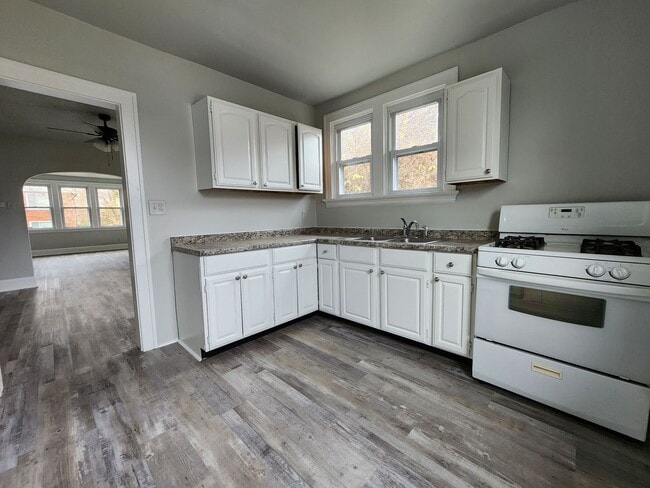 Building Photo - Lovely Home in Kennedy Heights