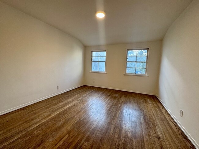 Building Photo - Large One Bedroom Great Location Wood flooring all throughout