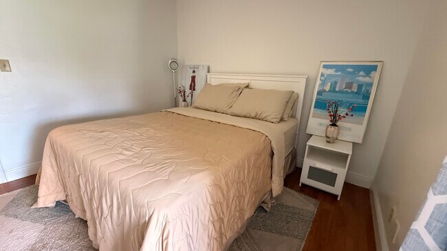 Building Photo - 2102 Lake Osborne Dr