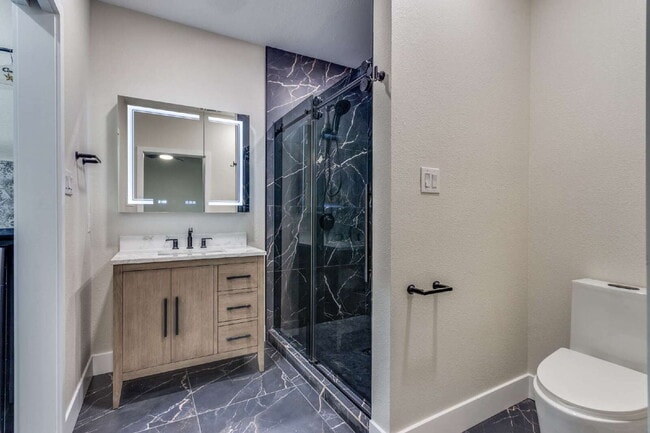 Building Photo - 2823 W Cantey St