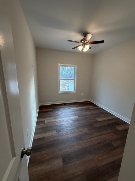 Building Photo - 130 Poplar Ln
