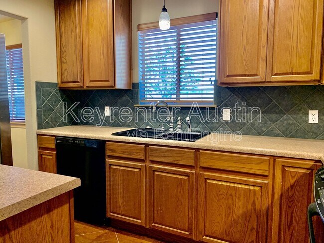 Building Photo - 1535 Parkfield Cir
