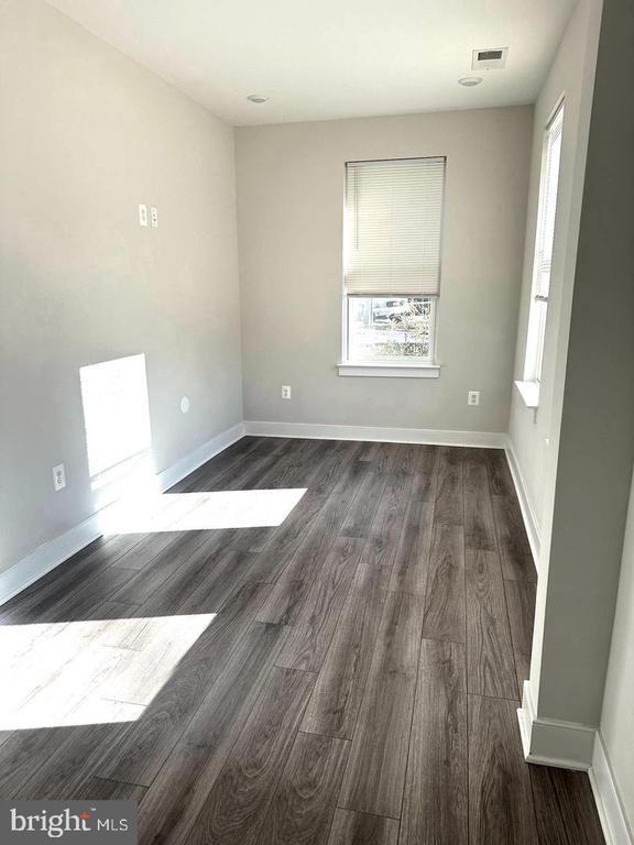 Building Photo - 946 Hts Aly SE