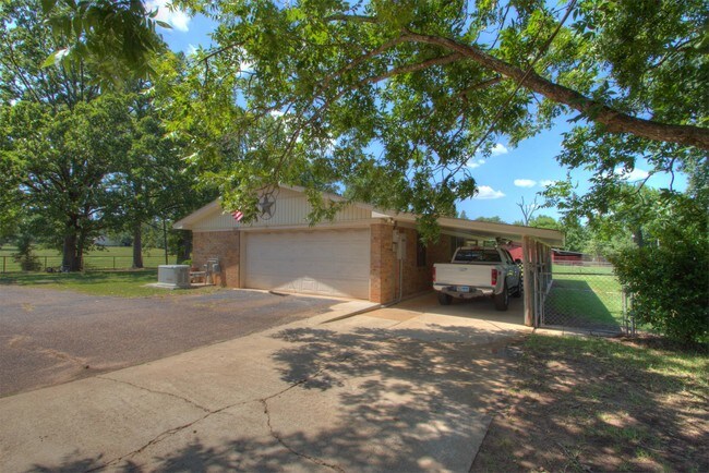 Building Photo - 303 Clements Rd