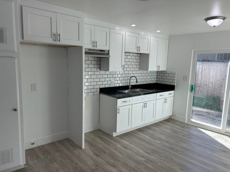 Building Photo - 924 Day Ave