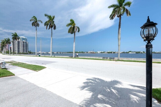 Building Photo - 1601 S Flagler Dr