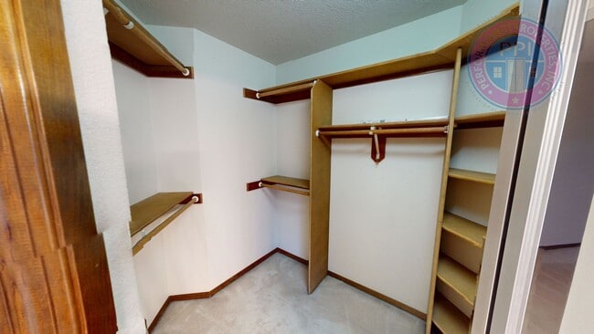 Building Photo - Hidden Springs in West Linn! Pets Friendly! Room To Roam