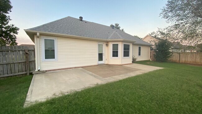 Building Photo - 5535 Deerfield Dr
