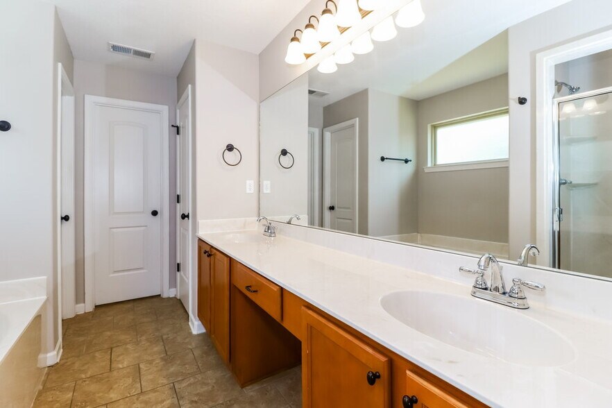 Building Photo - 45 Willow Springs Ln
