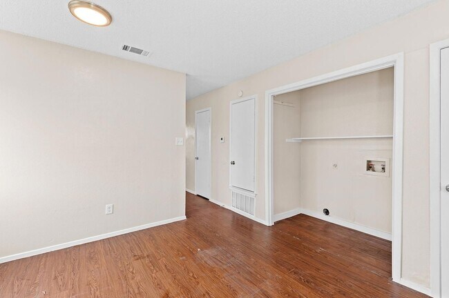 Building Photo - 8412 Garcreek Cir