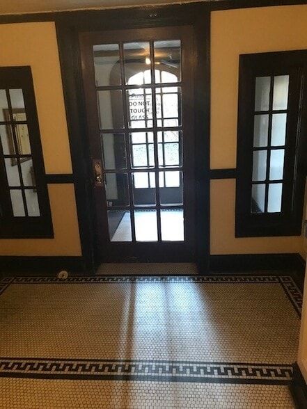 Building Photo - 534 Hinman Ave