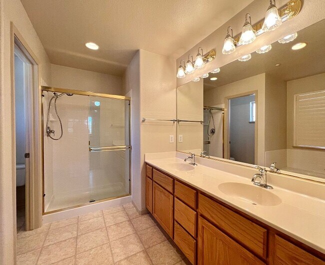 Building Photo - Spacious Four Bedroom Napa Home