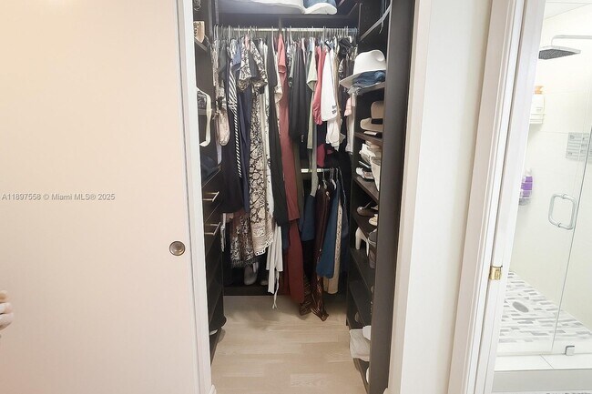 Building Photo - 3610 Yacht Club Dr