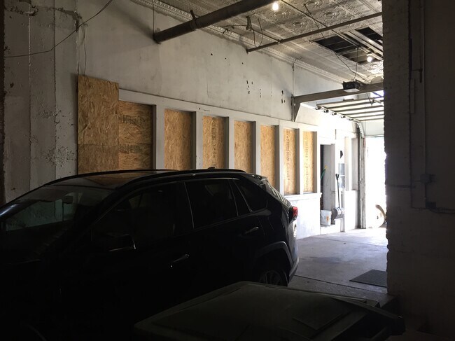 Building Photo - 844 N Gould St