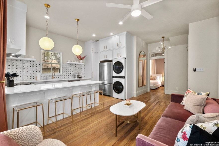 Primary Photo - 201 E Carson St