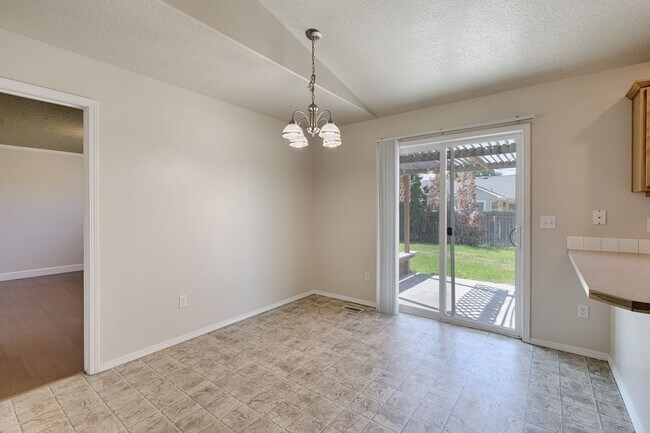 Building Photo - Beautiful Meridian home