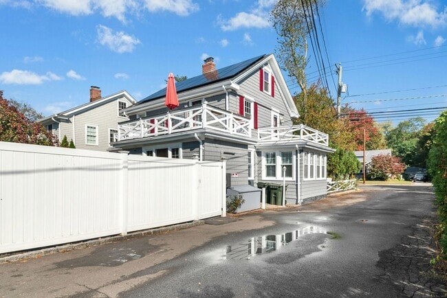 Building Photo - 2630 Boston Post Rd