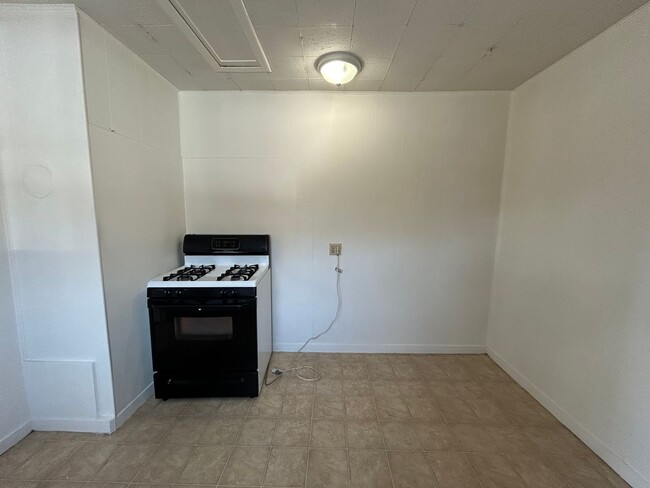 Building Photo - 1441 Coldwell Ave