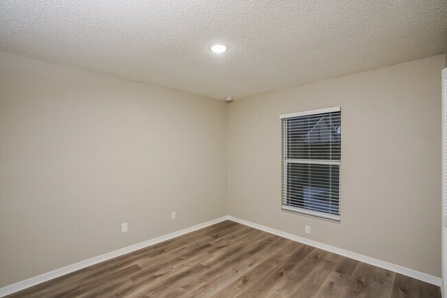 Building Photo - 5208 Oceanside Ct