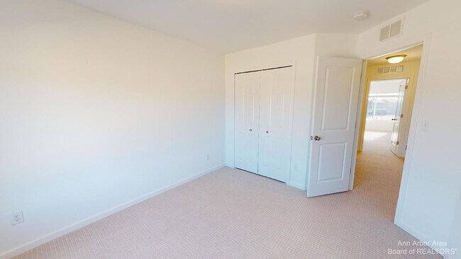 Building Photo - 2721 Bristol Rdg Dr