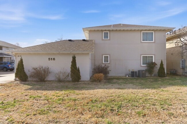 Building Photo - Arrowhead