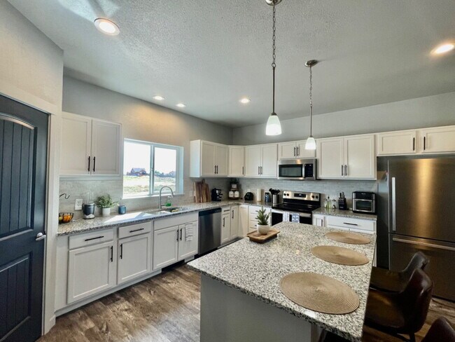 Building Photo - Stunning 3-Bed Ranch with 3-Car Garage & RV Parking in Pueblo West