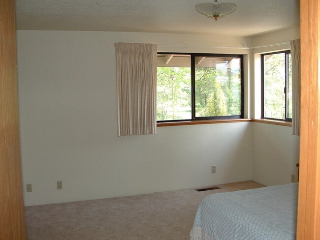 Building Photo - River beauty