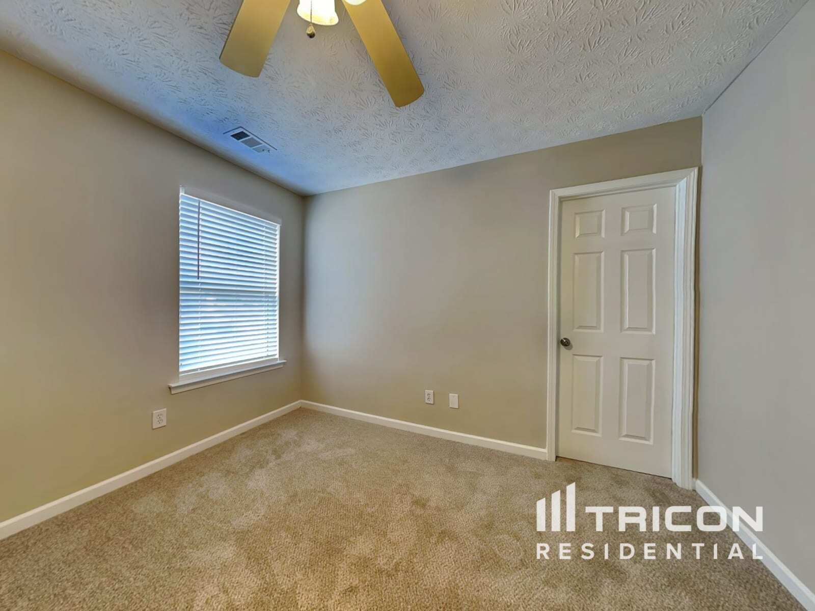 Building Photo - 4664 Parkway Cir