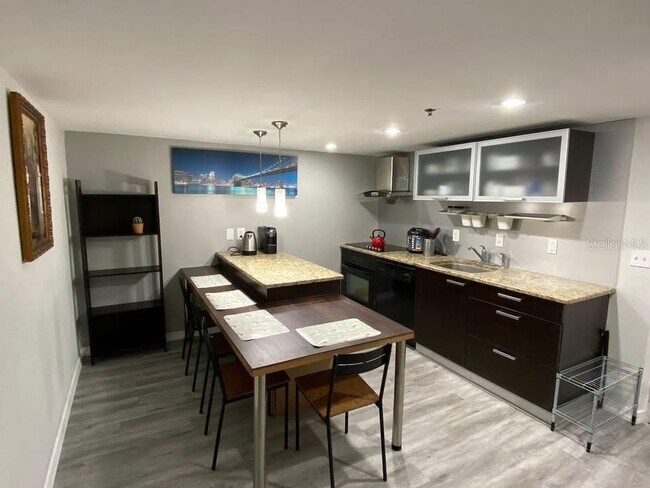 Building Photo - 701 S Madison Ave