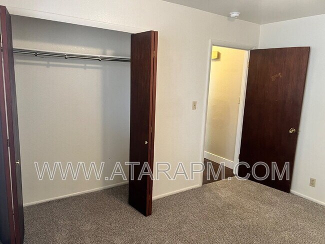 Building Photo - 270 Country Club Dr
