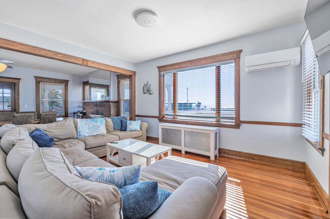 Building Photo - 12 East Ave