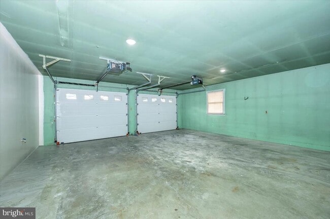 Building Photo - 6 Schaller Ln