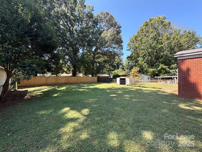 Building Photo - 4820 Charleston Dr