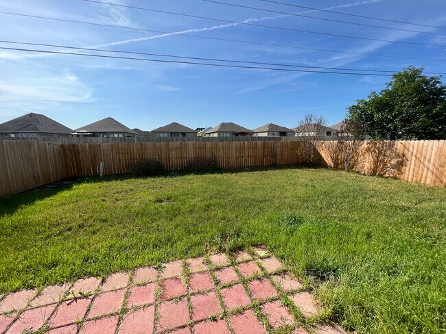 Building Photo - 824 Sugar Brook Dr