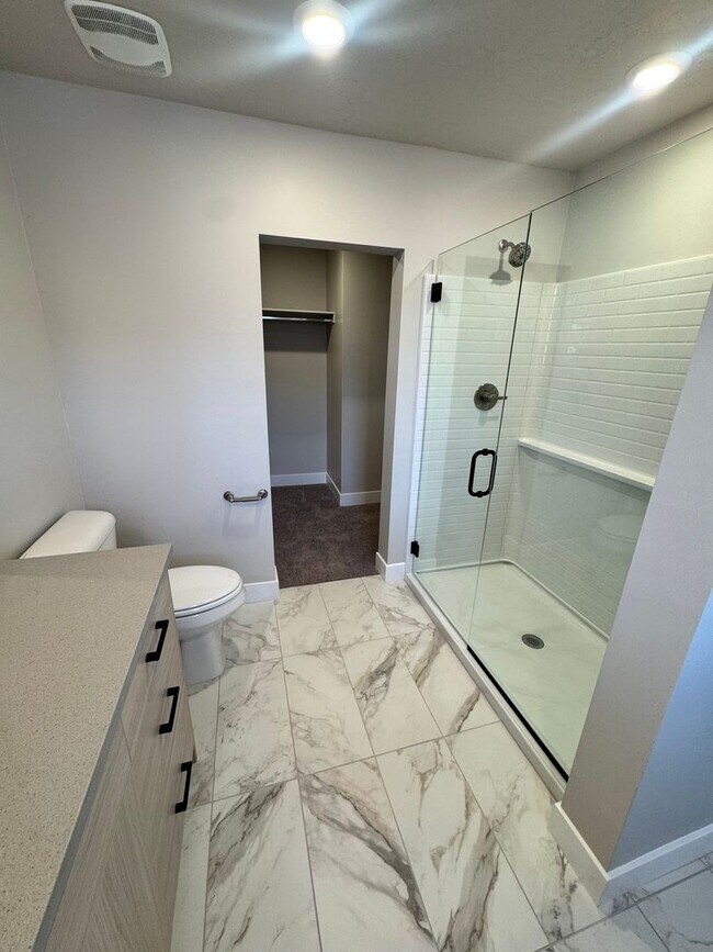 Building Photo - Coral Canyon 4-Bedroom End-Unit Townhome! Brand New!!