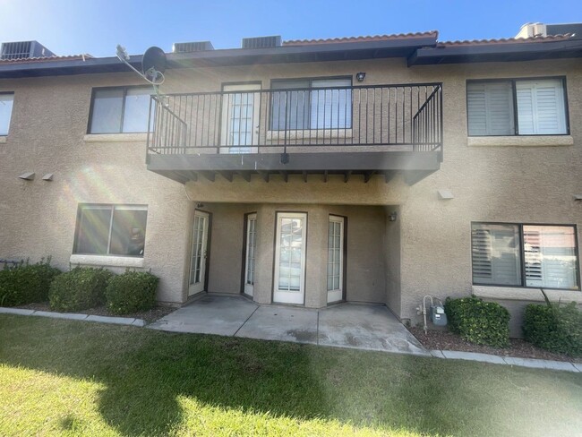 Building Photo - 3 Bed/ 2.5.Ba 2 story townhome , Gated Com...