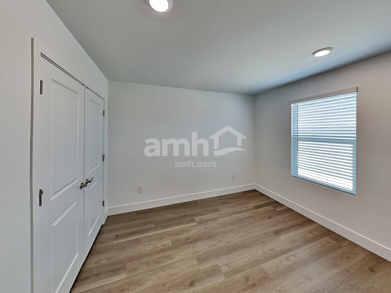 Building Photo - 9629 Harkes Dr