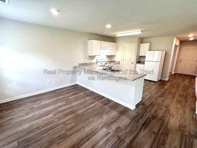 Building Photo - 4104 Devonwood Ct