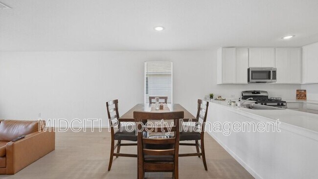 Building Photo - 3159 Dispatch Dr