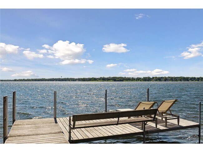 Building Photo - 3115 N Shore Dr